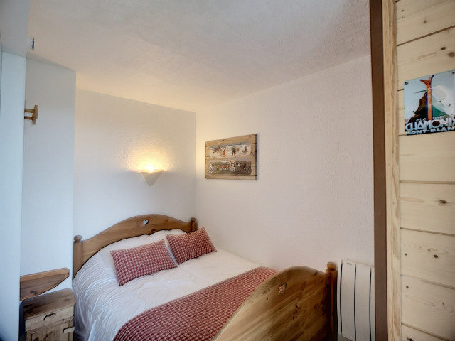 _lv_images__lot_0007000120_06_27705732