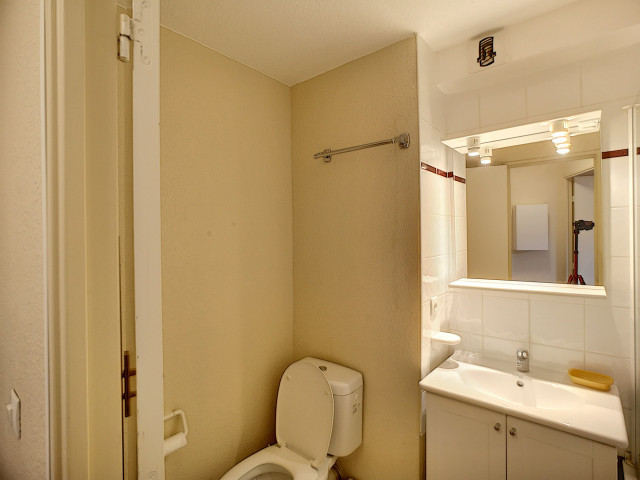 _lv_images__lot_0007000405_11_30010459