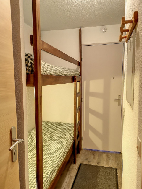 _lv_images__lot_0007010209_05_30086696