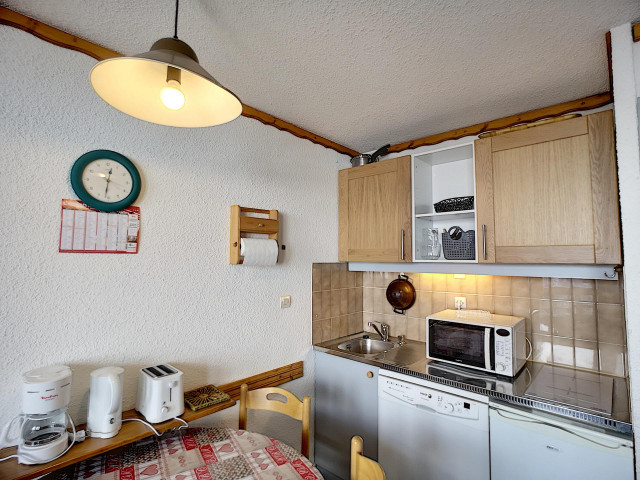 _lv_images__lot_0007010409_04_32517570