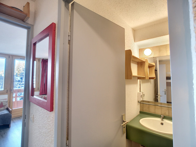 _lv_images__lot_0007010409_08_29927198