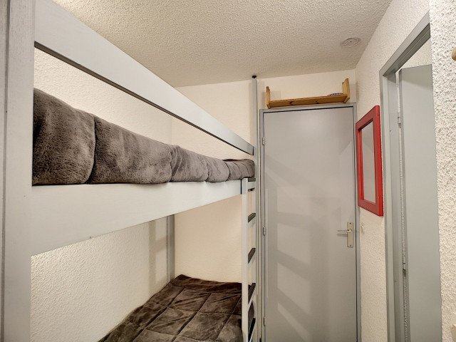 _lv_images__lot_0007010409_10_30103607