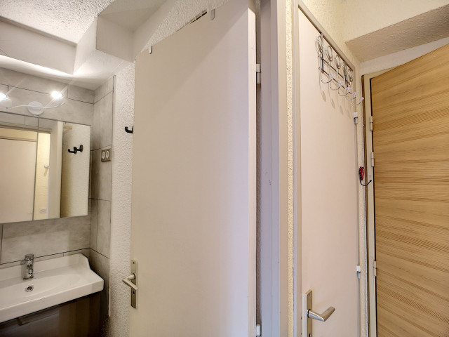 _lv_images__lot_0007010510_13_28631188