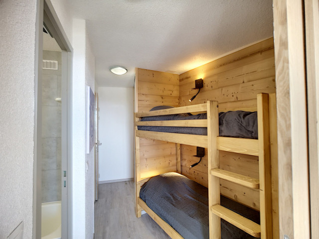 _lv_images__lot_0007010513_06_29206060