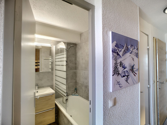 _lv_images__lot_0007010513_07_30119814