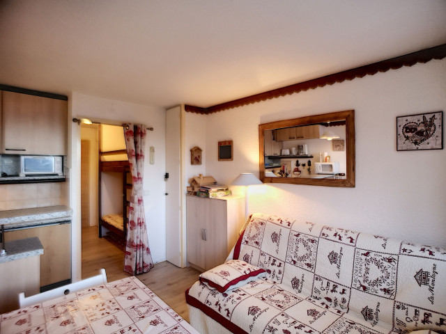 _lv_images__lot_0007010609_06_30183477