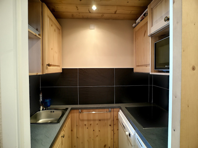 _lv_images__lot_0007030030_10_30051308