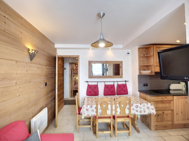 _lv_images__lot_0007040002_03_29445503