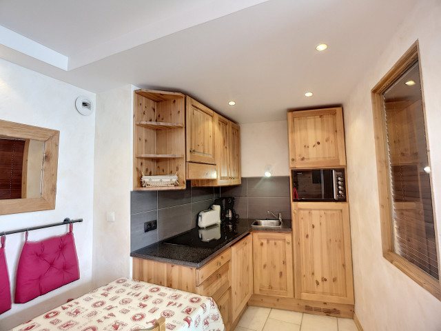 _lv_images__lot_0007040002_04_29947531