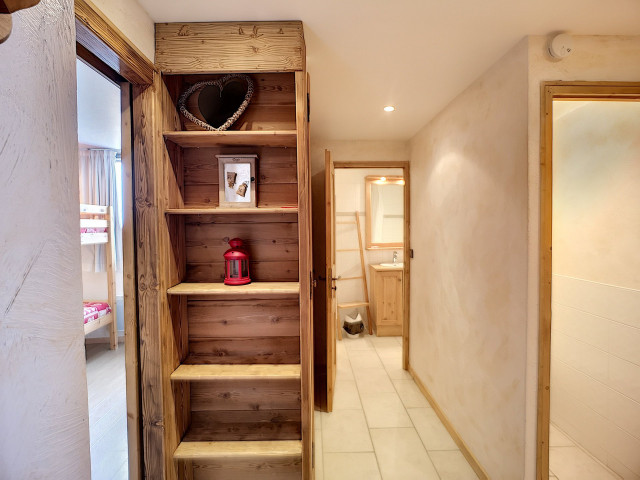 _lv_images__lot_0007040002_10_28630445