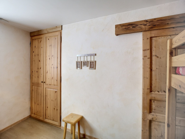 _lv_images__lot_0007040002_12_28551711