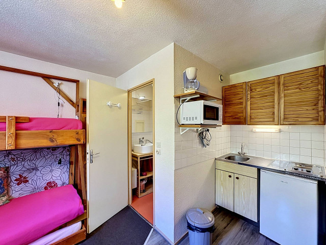 _lv_images__lot_0007040028_02_30204838