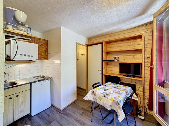 _lv_images__lot_0007040028_03_30162313