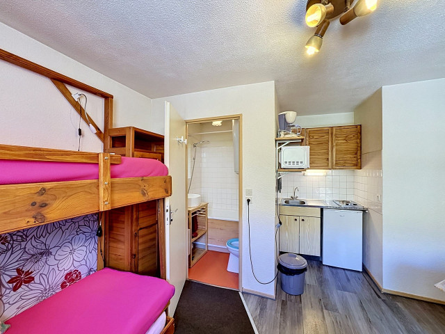 _lv_images__lot_0007040028_04_30204840