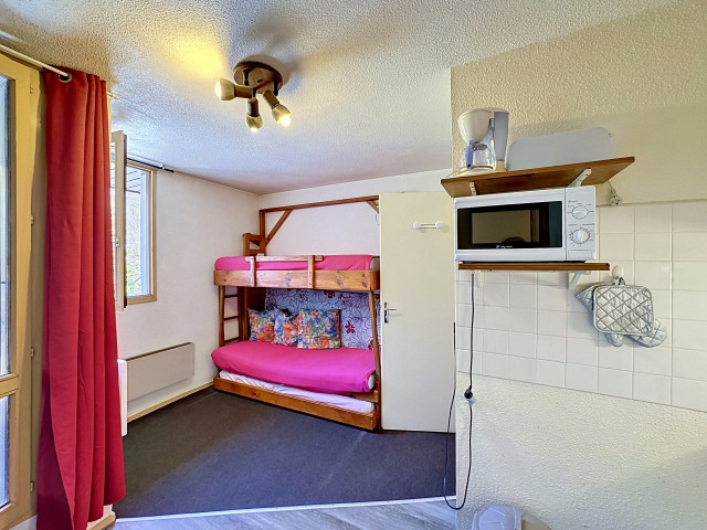 _lv_images__lot_0007040028_05_30204841