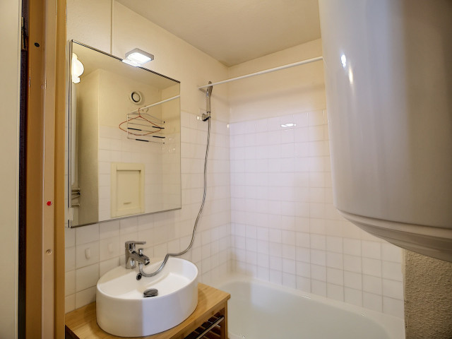 _lv_images__lot_0007040028_06_28592470