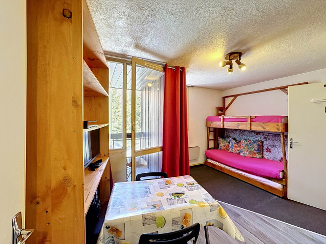 _lv_images__lot_0007040028_06_30162316