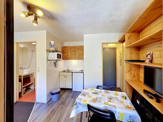 _lv_images__lot_0007040028_08_30204844