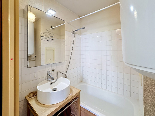 _lv_images__lot_0007040028_09_30204845