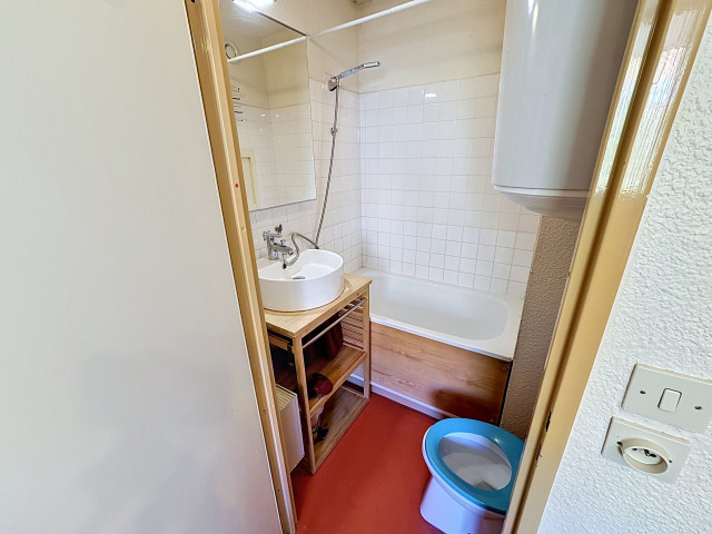 _lv_images__lot_0007040028_10_30183563