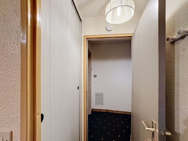 _lv_images__lot_0007040028_14_30204850