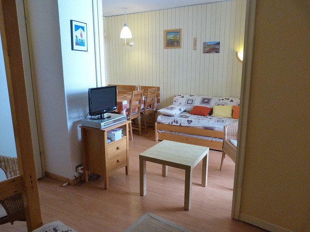 _lv_images__lot_0007050224_02_28219582