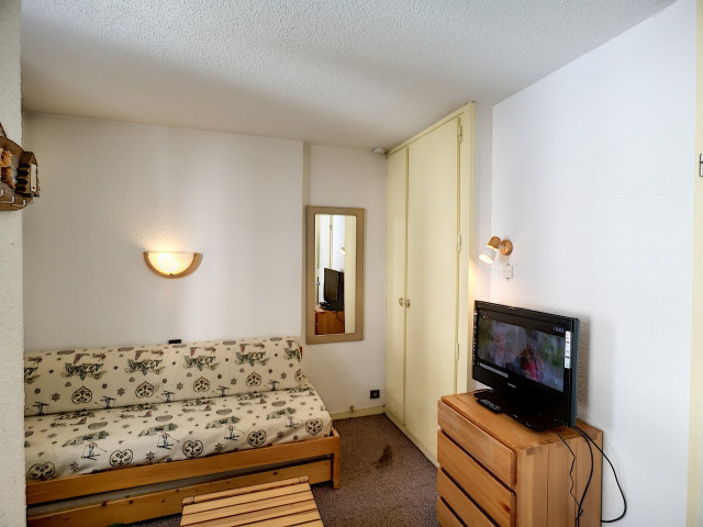 _lv_images__lot_0007060507_04_28122988