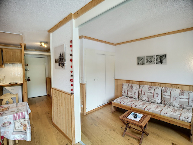 _lv_images__lot_0007070043_06_28724629