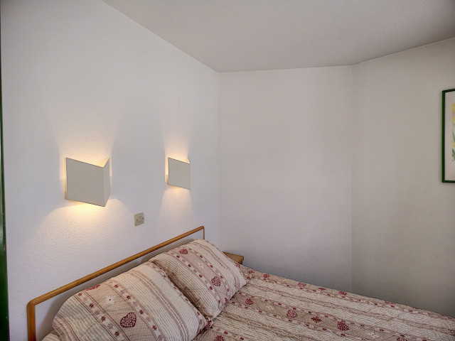 _lv_images__lot_0008000423_06_27668508