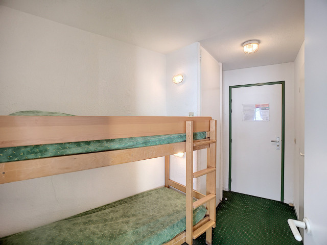 _lv_images__lot_0008000423_09_30203916