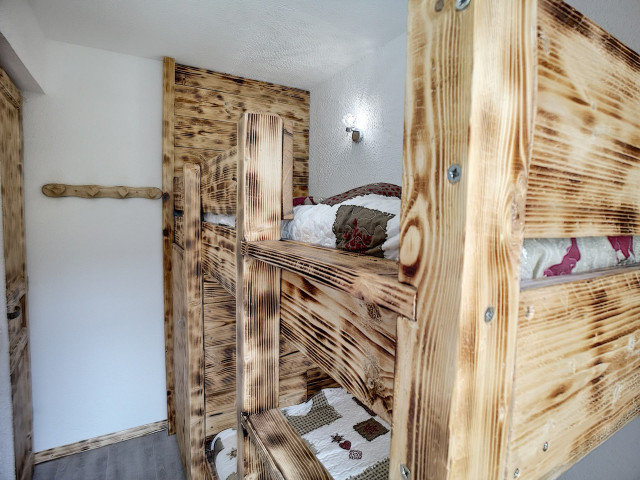 _lv_images__lot_0012000005_09_28317801