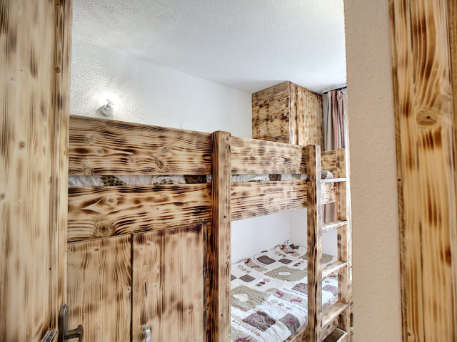 _lv_images__lot_0012000005_10_29247014