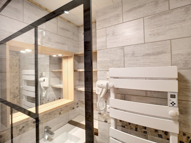 _lv_images__lot_0012000005_11_29108409