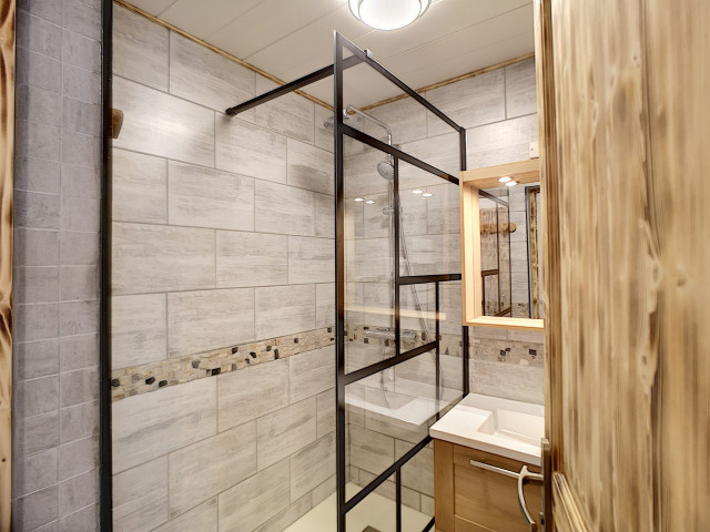 _lv_images__lot_0012000005_12_30010553