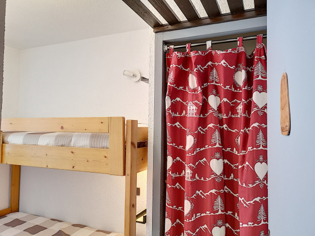 _lv_images__lot_0012000024_08_30202985