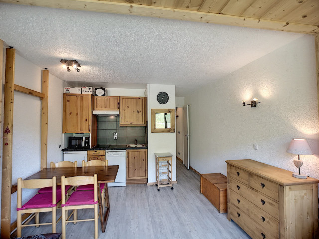 _lv_images__lot_0012000051_01_27667945