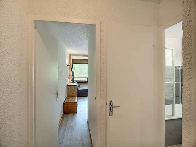 _lv_images__lot_0012000051_05_27725601