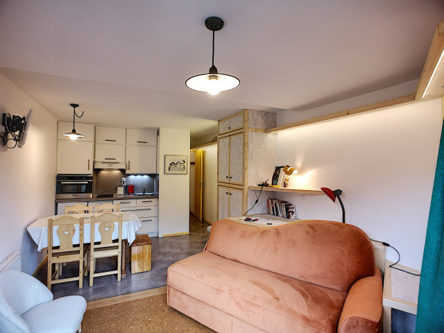 _lv_images__lot_0012010223_04_29836085