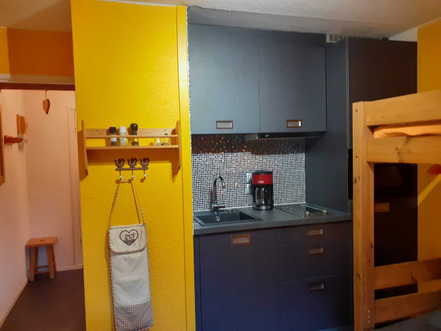 _lv_images__lot_0012010229_04_29586790