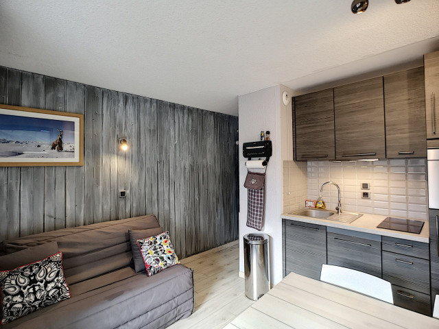 _lv_images__lot_0012010230_01_27725705