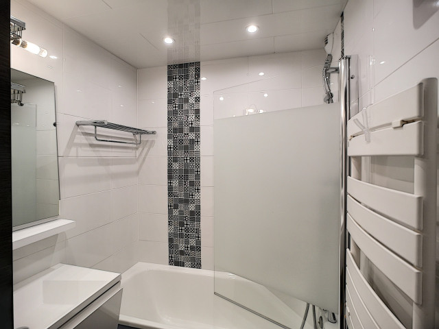 _lv_images__lot_0012010230_09_29485971