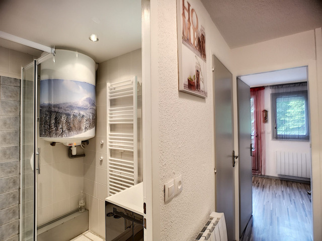 _lv_images__lot_0012020105_08_32156861