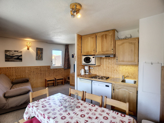 _lv_images__lot_0012020301_02_28571360