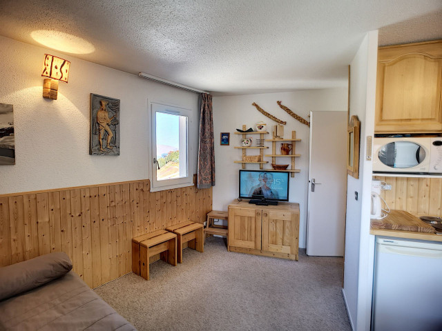 _lv_images__lot_0012020301_04_32136059