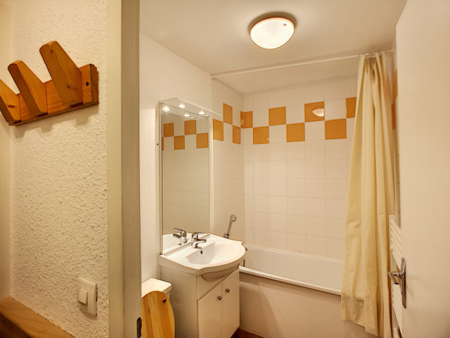 _lv_images__lot_0012020308_07_32264485