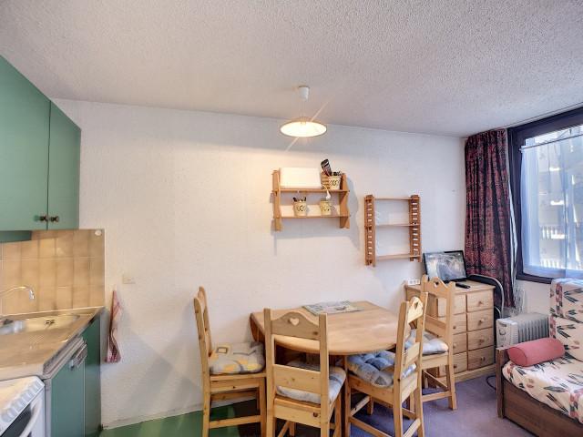 _lv_images__lot_0012030323_02_29872072