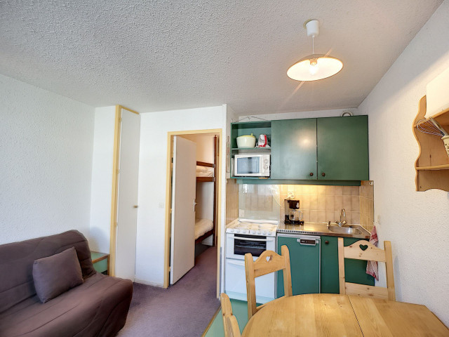 _lv_images__lot_0012030323_06_29386917