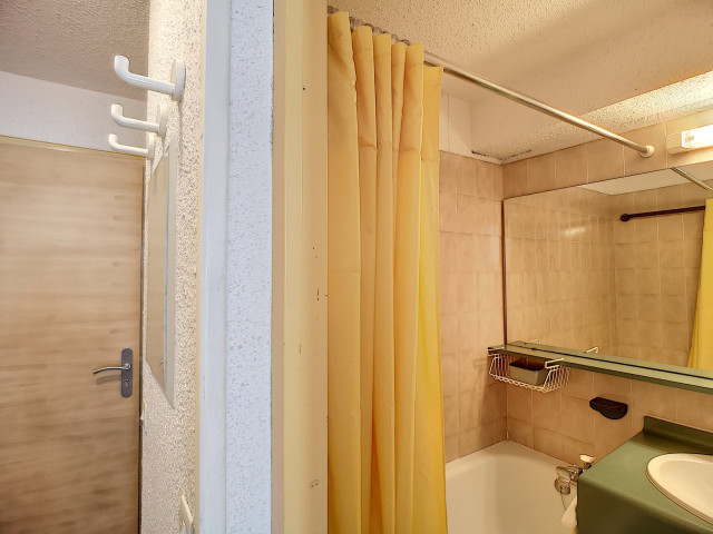 _lv_images__lot_0012030323_07_30416760