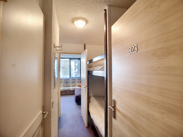 _lv_images__lot_0012030323_09_30226077