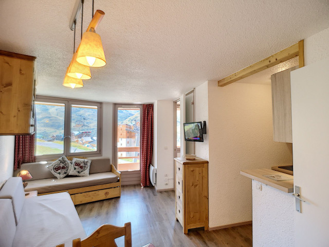 _lv_images__lot_0012030424_02_30010929